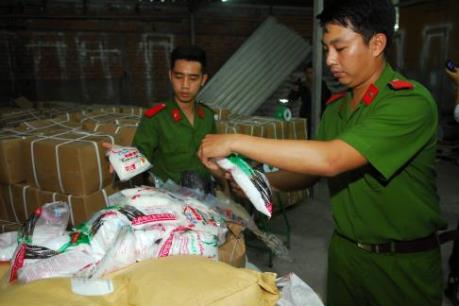 Phát hiện hơn 5 tấn đường hoá học và chất tạo ngọt xuất xứ từ Trung Quốc