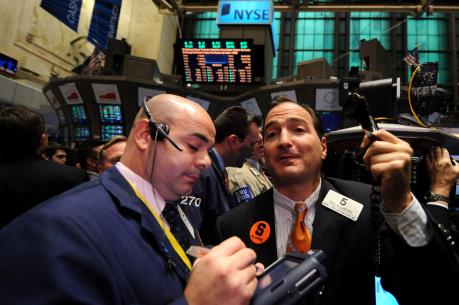 Đà giảm sâu của giá dầu "nhấn chìm" thị trường chứng khoán Mỹ