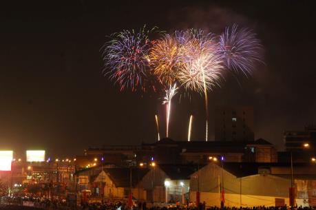 Đón năm mới 2016, Thành phố Hồ Chí Minh bắn pháo hoa tại hai điểm