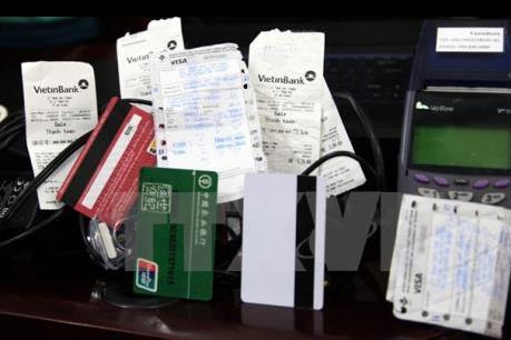 Khởi tố 3 đối tượng người Hàn Quốc sử dụng thẻ tín dụng giả chiếm đoạt tiền