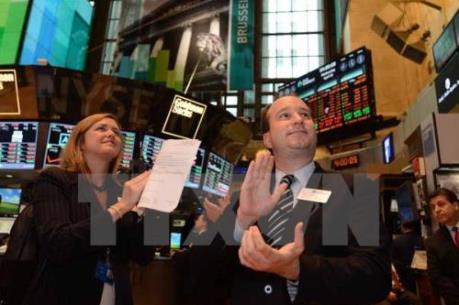 S&P 500 tiến gần mức kỷ lục mọi thời đại