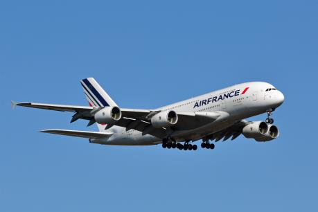 Máy bay của Air France hạ cánh khẩn cấp do nghi có bom