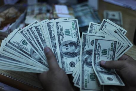 Giá USD vẫn niêm yết mức kịch trần