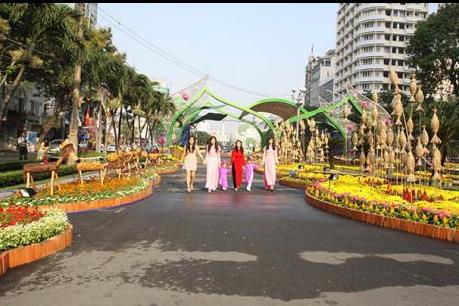 Đường hoa Nguyễn Huệ mở cửa từ 19 giờ ngày 5/2/2016