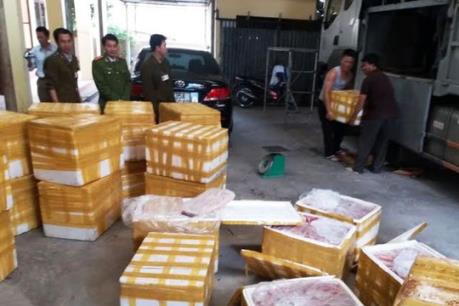 Hưng Yên bắt giữ ô tô vận chuyển hơn 700 kg lòng lợn thối