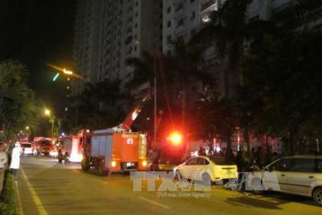 Cháy lớn ở quán karaoke 31 Nguyễn Khang, Hà Nội