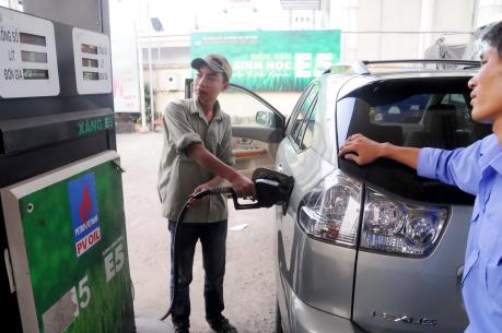 Hà Nội: Dừng thanh toán chi phí nhiên liệu ô tô không dùng xăng E5