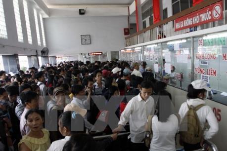 Hành khách mua vé tại bến để tránh bị "chặt chém"