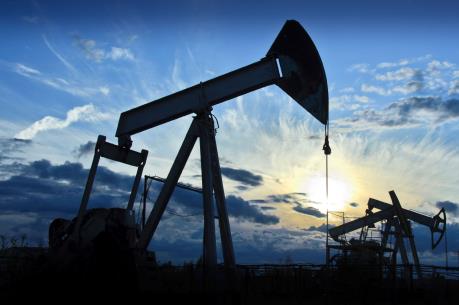 Giá dầu châu Á tăng do nguồn cung thu hẹp