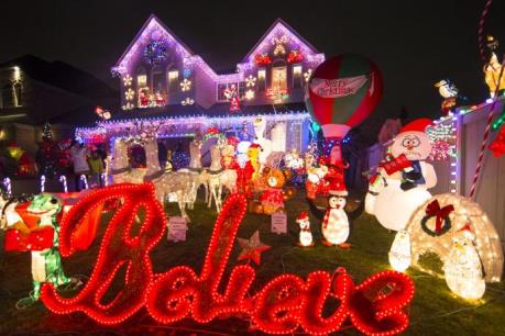 Toronto rực rỡ sắc màu đón Giáng sinh