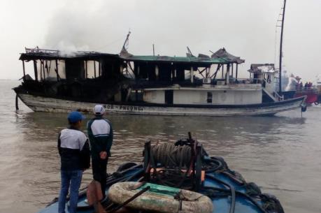 Cháy tàu du lịch trên Vịnh Hạ Long, Quảng Ninh