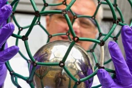 Loại vật liệu đắt hơn kim cương