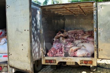 Đắk Lắk: Phát hiện xe khách vận chuyển hơn 1 tấn thịt bẩn