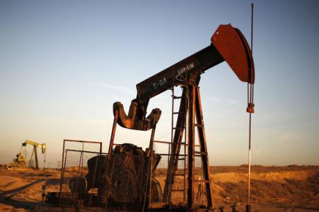 Những tác động trái chiều của giá dầu thấp