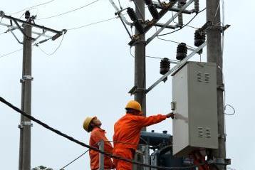 Kon Tum đóng điện phục vụ cho các hộ dân của huyện mới Ia H’Drai