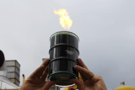 Giá dầu tiếp tục đi lên trong phiên giao dịch chiều 4/1