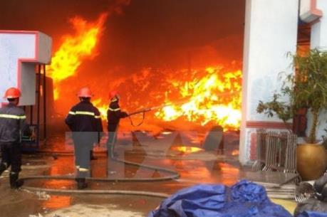 "Bà hỏa" thiêu rụi cơ sở bánh kẹo, đồ uống ở Thanh Hóa