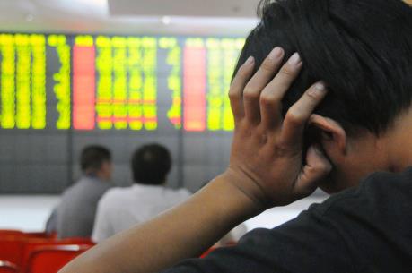 Vn-Index giảm gần 3 điểm sau cú lao dốc của chứng khoán Trung Quốc