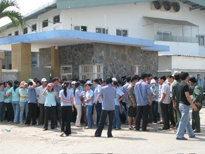 Hơn 1.300 công nhân Công ty Triumph đã trở lại làm việc sau đình công