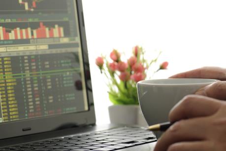 Thị trường hồi phục, VN-Index tăng vọt gần 5 điểm