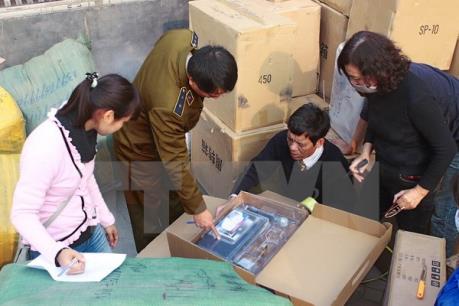 Hà Nội: Phát hiện ba kho chứa hàng chục nghìn sản phẩm không rõ xuất xứ