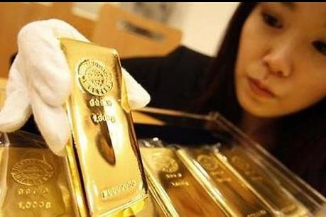 Giá vàng thế giới 8/4 đi lên nhờ đồng USD