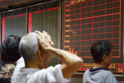 Vì sao thị trường chứng khoán Trung Quốc lao dốc?