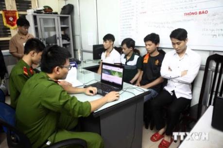 Triệt phá ổ cá độ bóng đá "núp bóng" quán cà phê