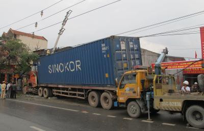 Xe container lao vào nhà dân khiến một người thiệt mạng ở Ninh Bình