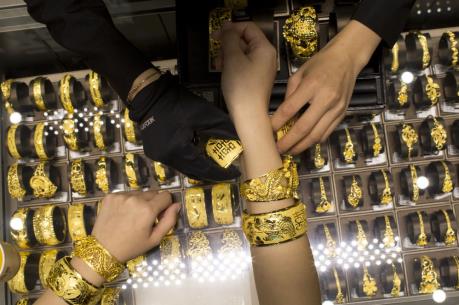 Nhà đầu tư châu Á tìm đến vàng để tránh "bão" chứng khoán