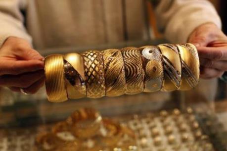 Giá vàng thế giới vẫn gần mức cao nhất trong 9 tuần