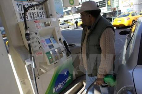 Giá dầu thế giới để tuột mốc 32 USD/thùng lần đầu tiên trong 12 năm