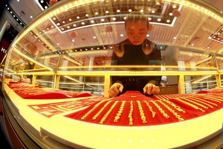 Giá vàng thế giới rớt giá ba phiên liên tiếp