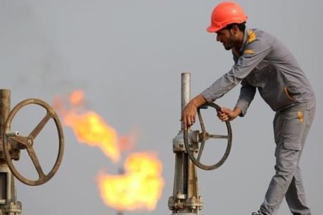 "Vàng đen" mất giá, hàng loạt đại gia dầu mỏ cắt giảm nhân sự