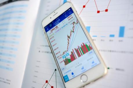 Áp lực bán gia tăng, VN-Index "thủng" mốc 545