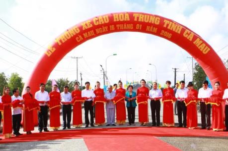 Thông xe cầu Hòa Trung và đường Hồ Chí Minh đoạn Năm Căn – Đất Mũi