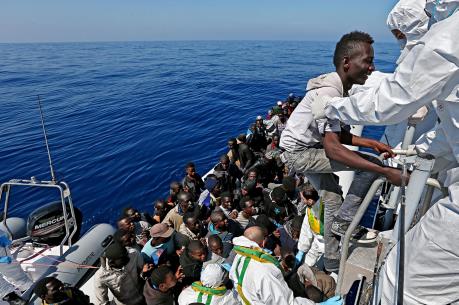 Vấn đề người di cư: Các đường dây buôn người thu lợi 3-6 tỷ euro năm 2015