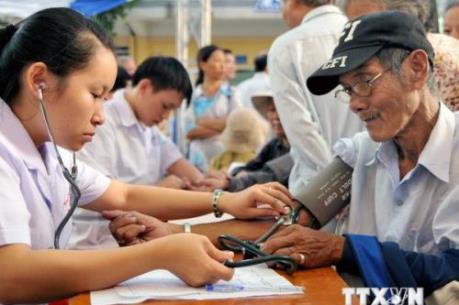Điều chỉnh giá dịch vụ y tế: Người không có thẻ BHYT chưa bị ảnh hưởng