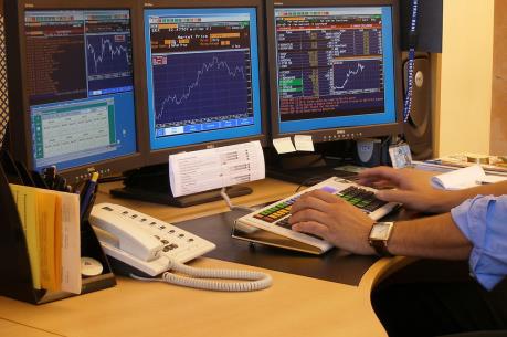 Thông tin tiêu cực từ thế giới tác động tới cả hai sàn