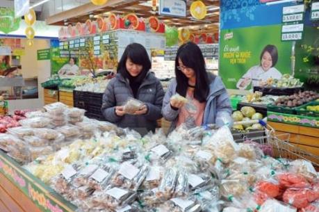 Bánh mứt kẹo truyền thống "lép vế" trước hàng ngoại