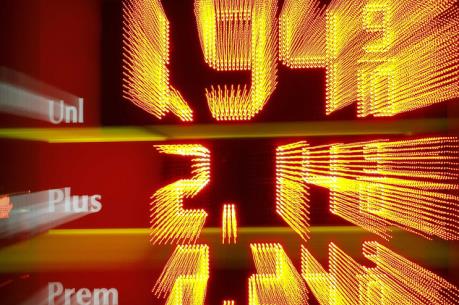 Cổ phiếu dầu khí đồng loạt tăng trần, VN-Index lên hơn 16 điểm