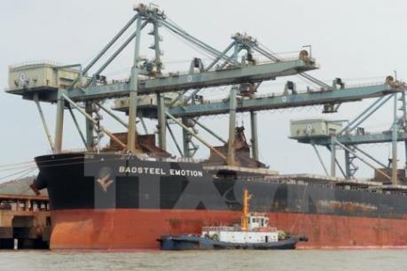 Thâm hụt thương mại năm 2015 của Nhật Bản giảm mạnh