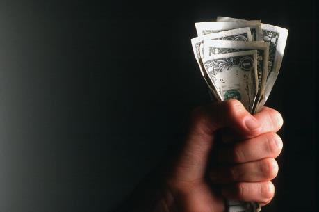 Đón tin tích cực từ giá dầu thế giới, VN-Index tăng điểm trở lại