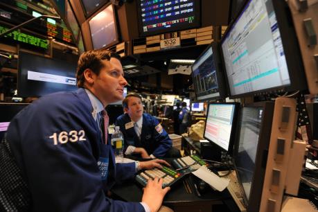 Chứng khoán Mỹ trượt giảm sau cuộc họp của Fed