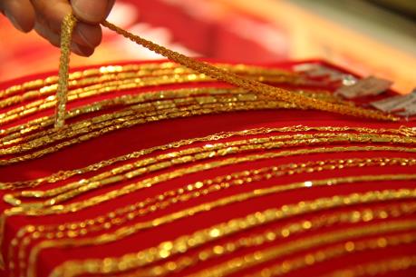 Giá vàng châu Á lại giảm do quan ngại Fed vẫn tăng lãi suất