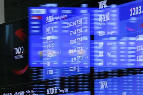 Chứng khoán Nhật Bản thăng hoa sau quyết sách của BoJ