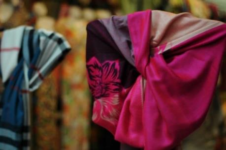 Vạn Phúc - vẹn nguyên bài thơ tình lụa trắng: Bài 1 - Dệt “chiếc áo mới”