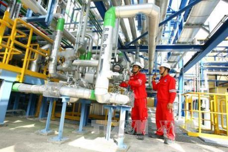 Bán điện rẻ, EVN vẫn lãi hơn 823 tỷ đồng