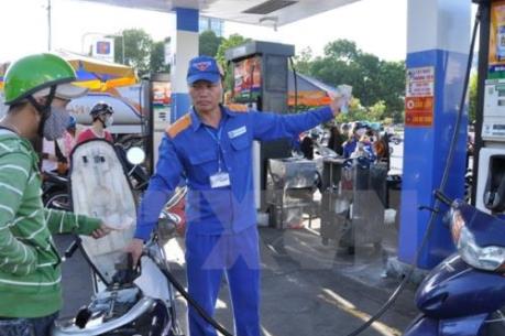 Giá xăng giảm tiếp hơn 720 đồng/lít