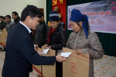 Công ty Thủy điện Sơn La đem “Xuân về ấm bản”